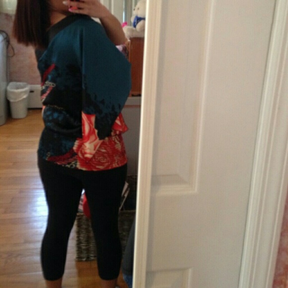 ONE SHOULDER ROSES TOP - Picture 2 of 3