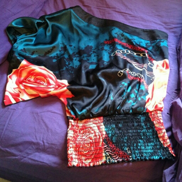 ONE SHOULDER ROSES TOP - Picture 3 of 3