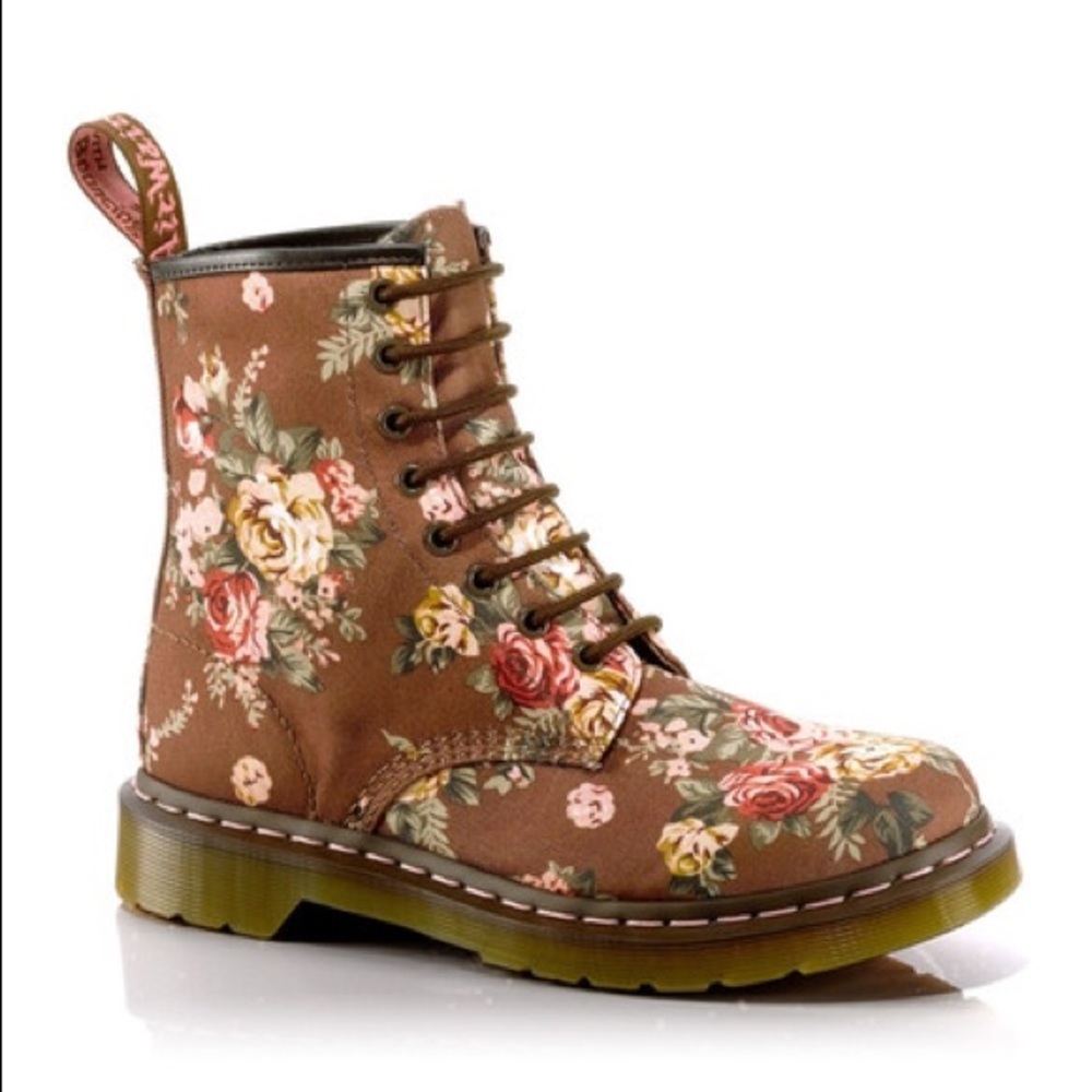 Dr. Martens Floral Lace-Up Boots👞