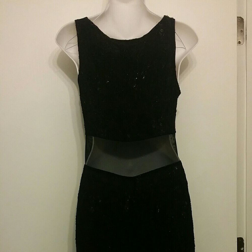 Unique dress - Picture 2 of 4