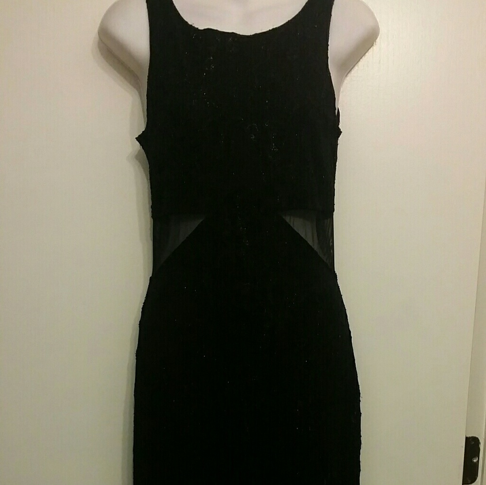 Unique dress - Picture 3 of 4