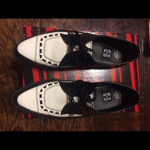 T.U.K Mens Black & White Tie Pointed Creeper