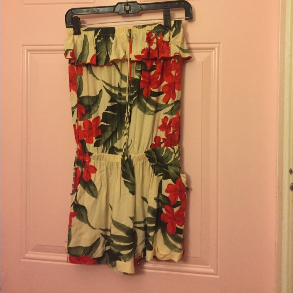 Hawaiian print floral romper size medium