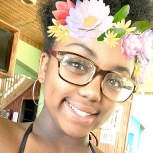 Meet your Posher, Kayla