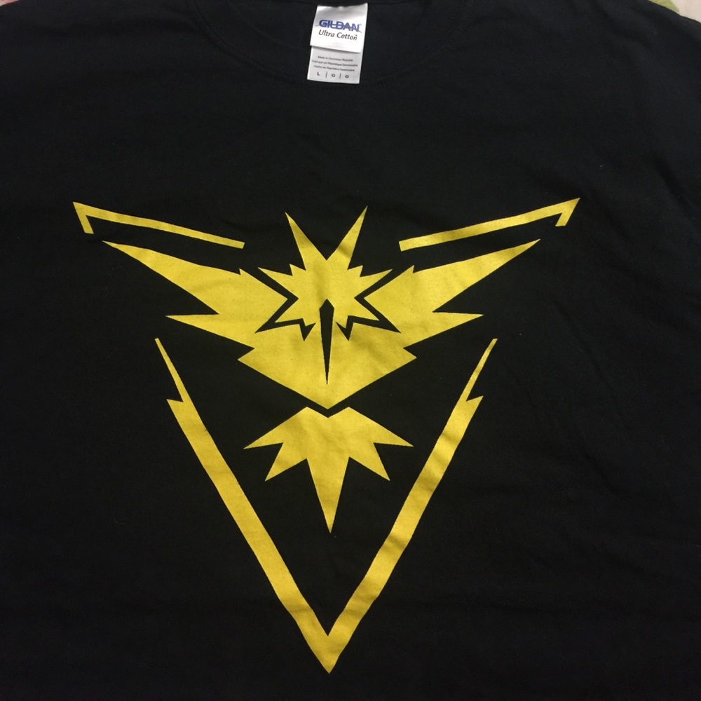 NEW Team Instinct Pokemon Go T-Shirt