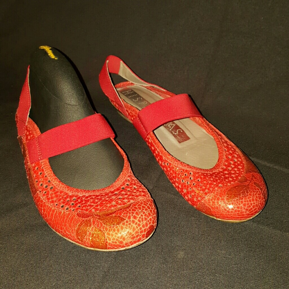 Beautiful Red Hispanitas Mary Jane shoes size 38