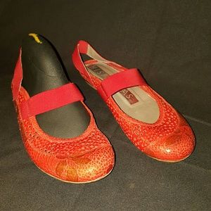 Beautiful Red Hispanitas Mary Jane shoes size 38