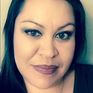 Meet your Posher, Claudia