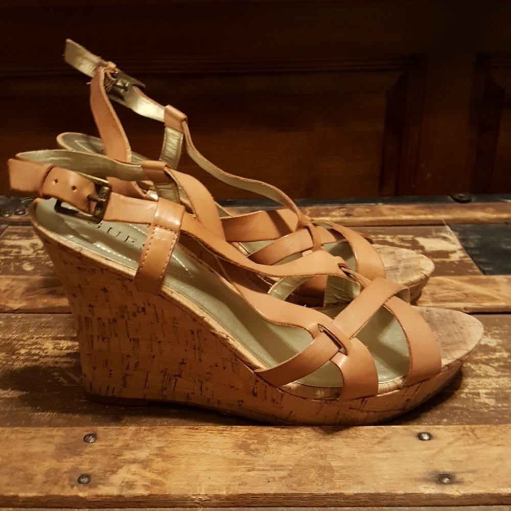 Guess leather high wedges