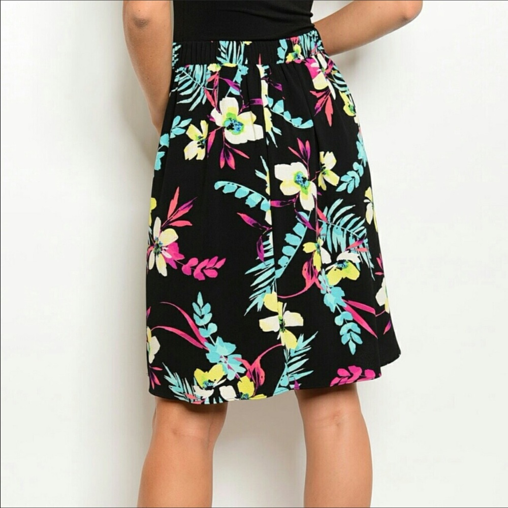 ▪️ⓝⓔⓦ▪️ Tropical Floral Skirt - Picture 3 of 3