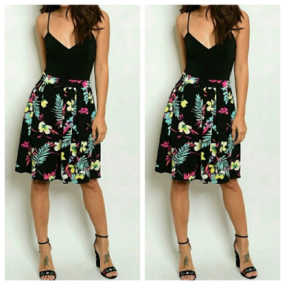 Dresses & Skirts - ▪️ⓝⓔⓦ▪️ Tropical Floral Skirt