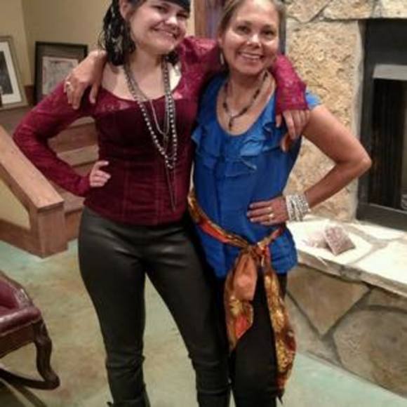 Meet your Posher, Kayla - Picture 2 of 2