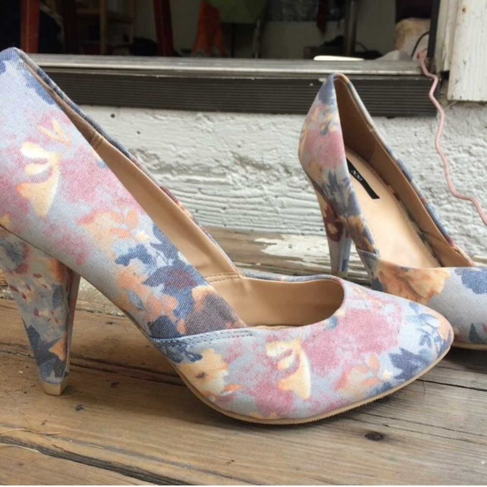 🌸Pastel/Floral Pumps🌸