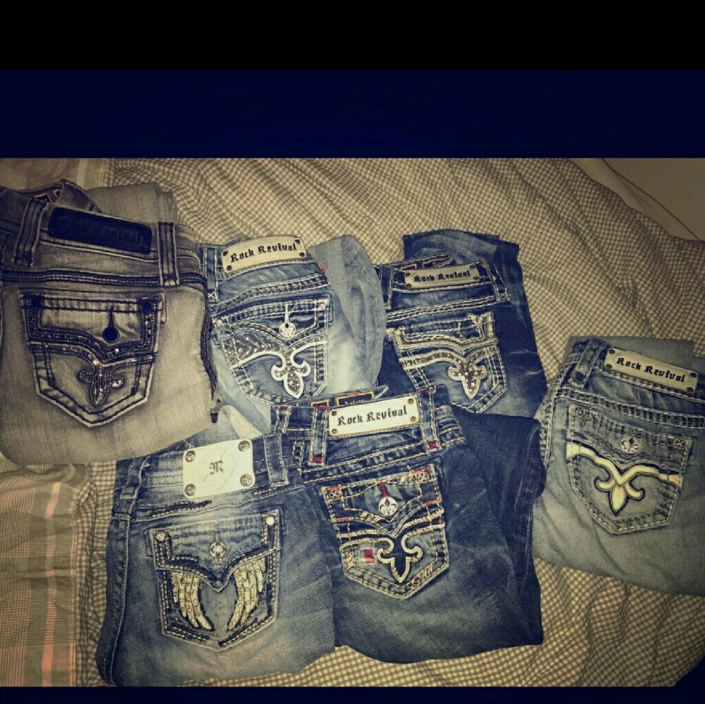 IOS looking for Rock Revival jeans size25