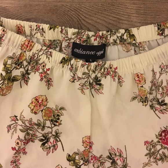 Ambience Apparel floral shorts - Picture 3 of 3