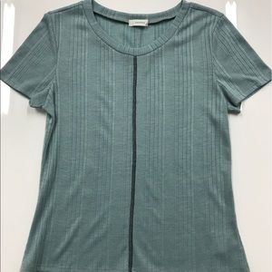 Centered lining top