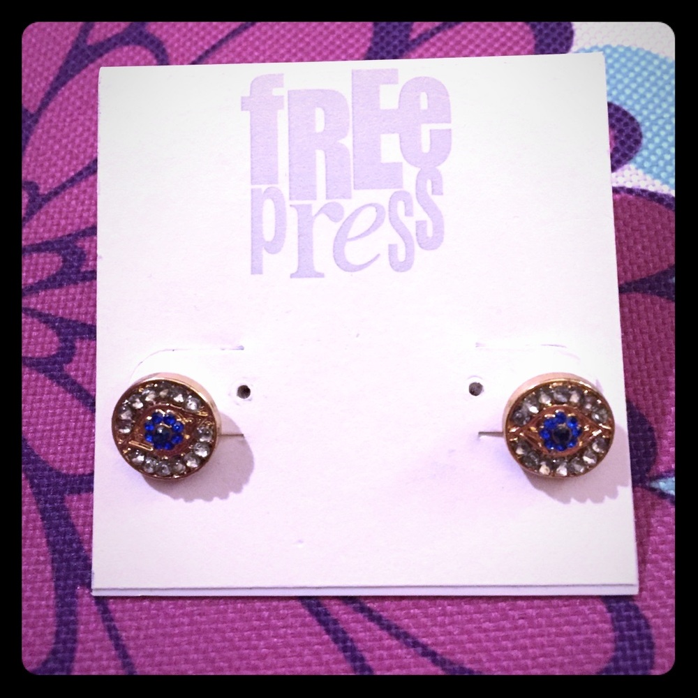 ✨DONATING SOON✨Blue Eye Earrings