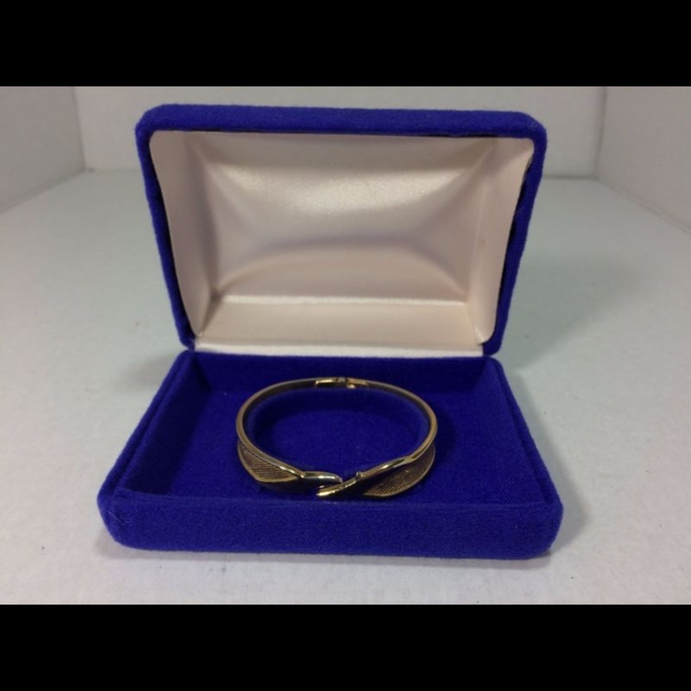 VTG Monet Bangle Gold Clamp Hinge Bracelet - Picture 1 of 7