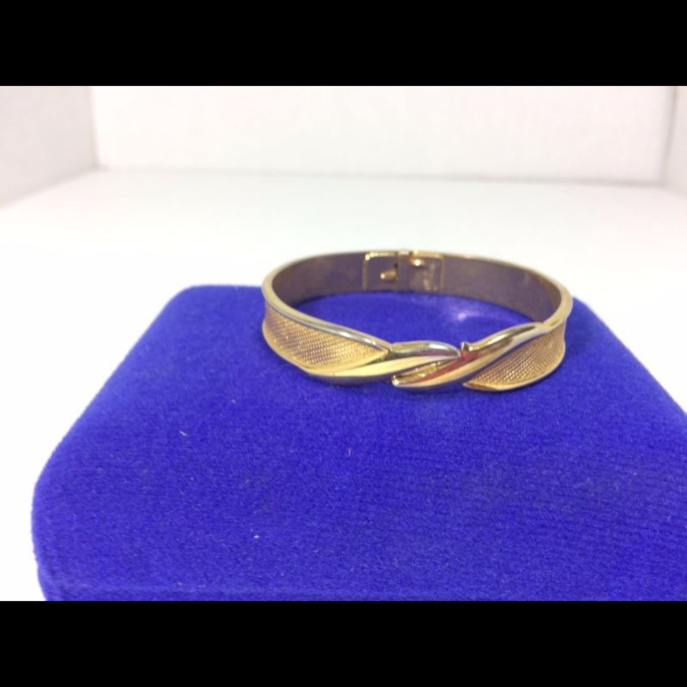 VTG Monet Bangle Gold Clamp Hinge Bracelet - Picture 3 of 7