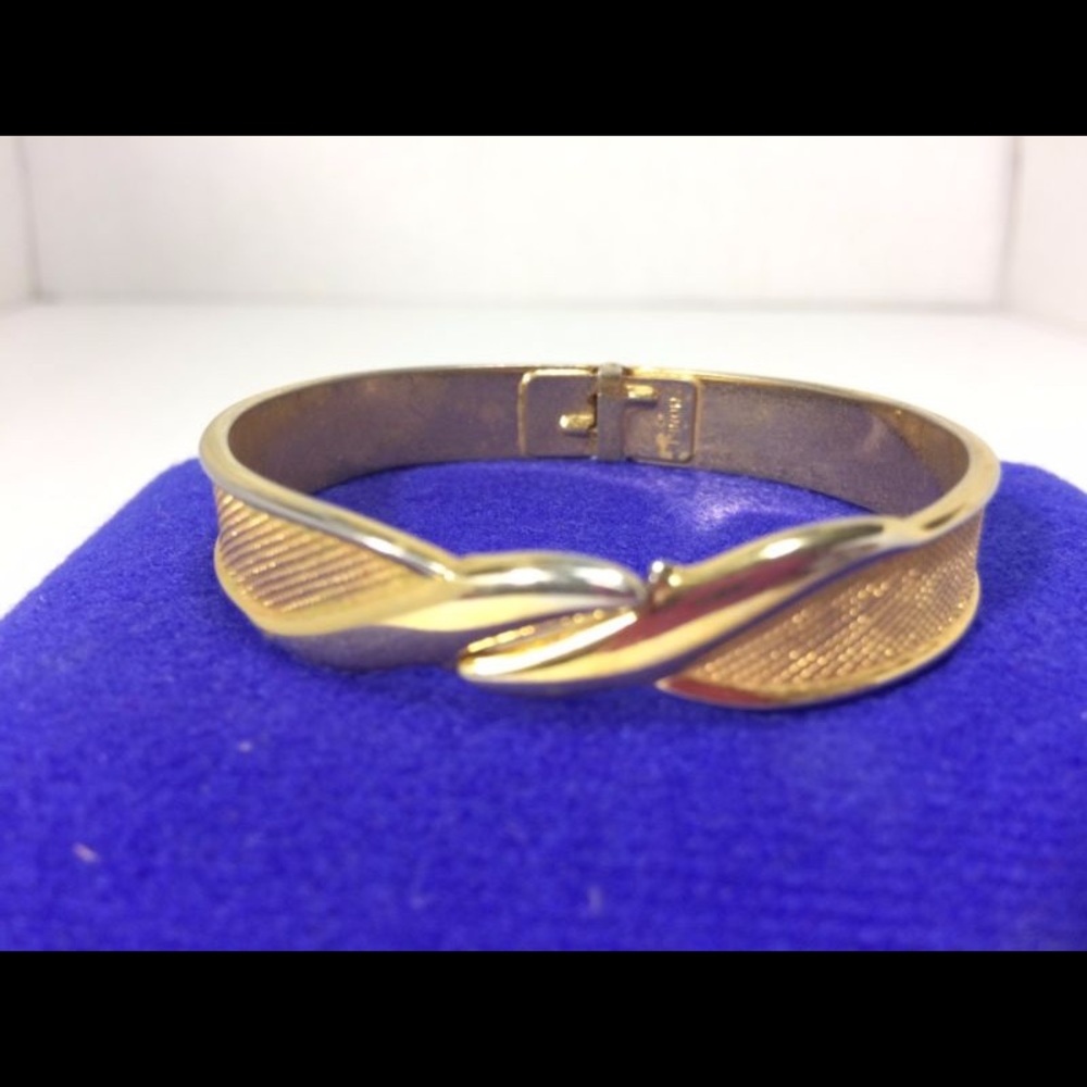 VTG Monet Bangle Gold Clamp Hinge Bracelet - Picture 7 of 7