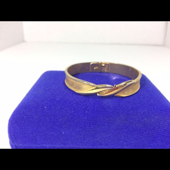 VTG Monet Bangle Gold Clamp Hinge Bracelet - Picture 3 of 7