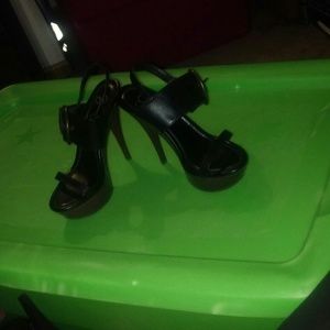 Jessica Simpson heels