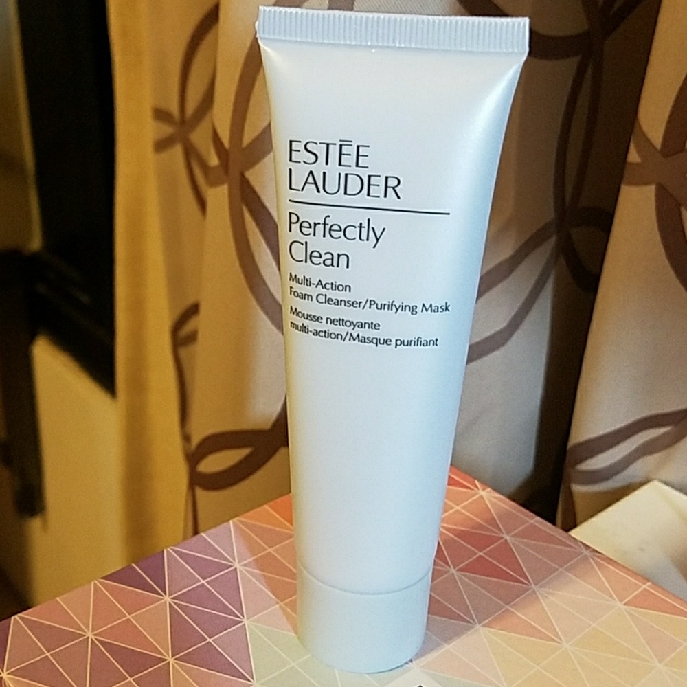 Estee Lauder Perfectly Clean