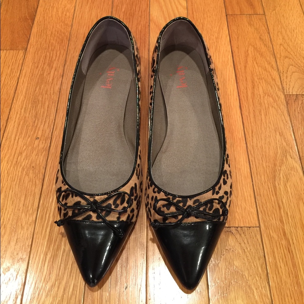 Levity leopard flats