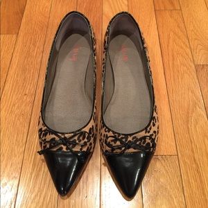 Levity leopard flats