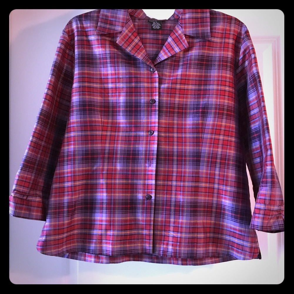 Summer plaid 3/4 sleeve shirt.