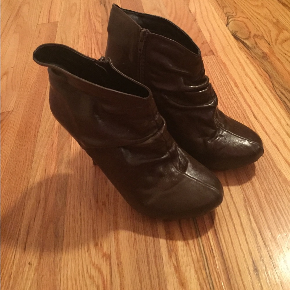 Dark brown 9 ankle booties