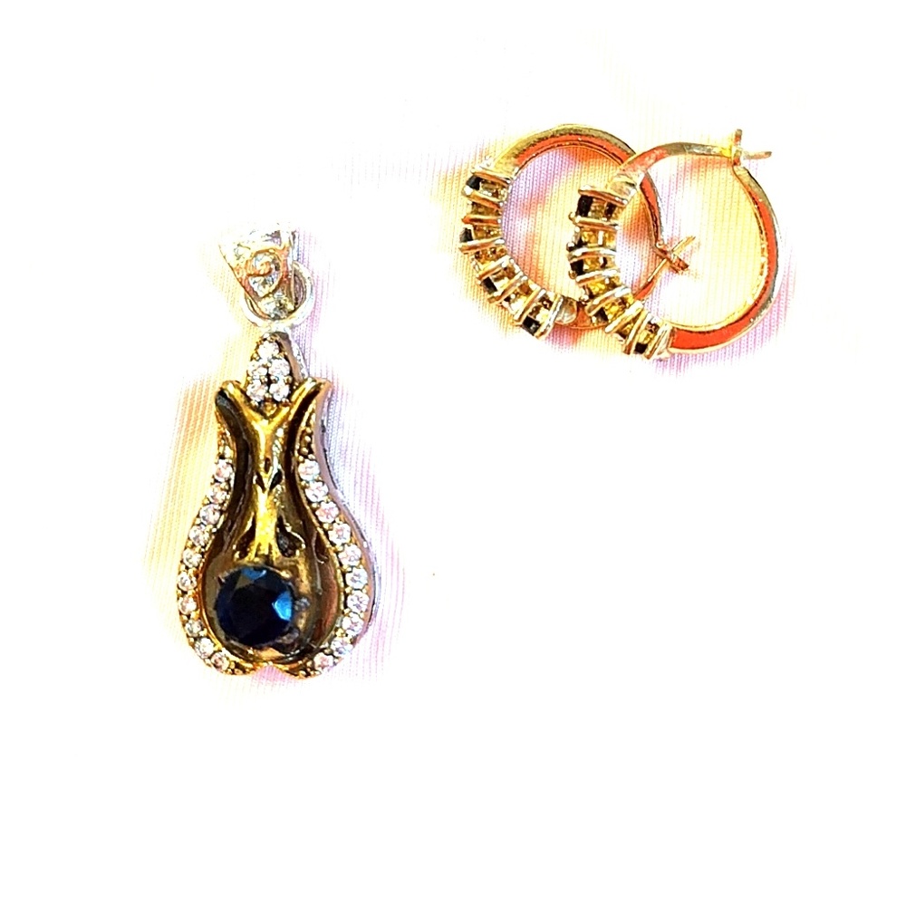 Free w/$10 purchase! Sapphire pendant and earrings