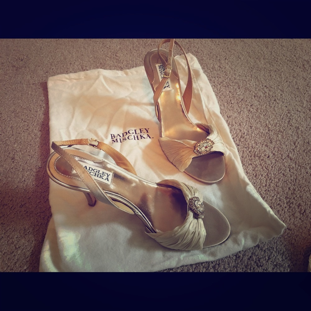 Size 7.5 Badgley Mischka cream& crystal heels