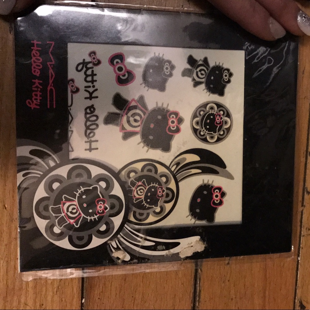 Mac limited edition " Hello Kitty tattoos