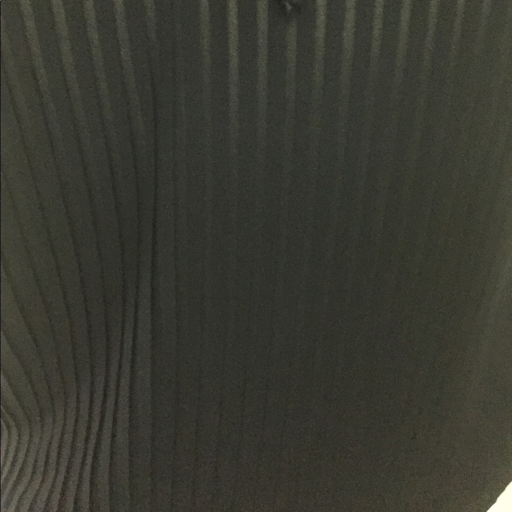 Pretty blouse. - Picture 3 of 6