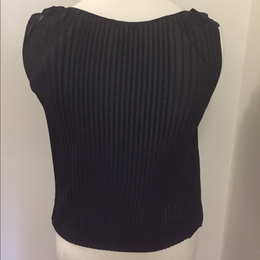 Pretty blouse. - Picture 4 of 6
