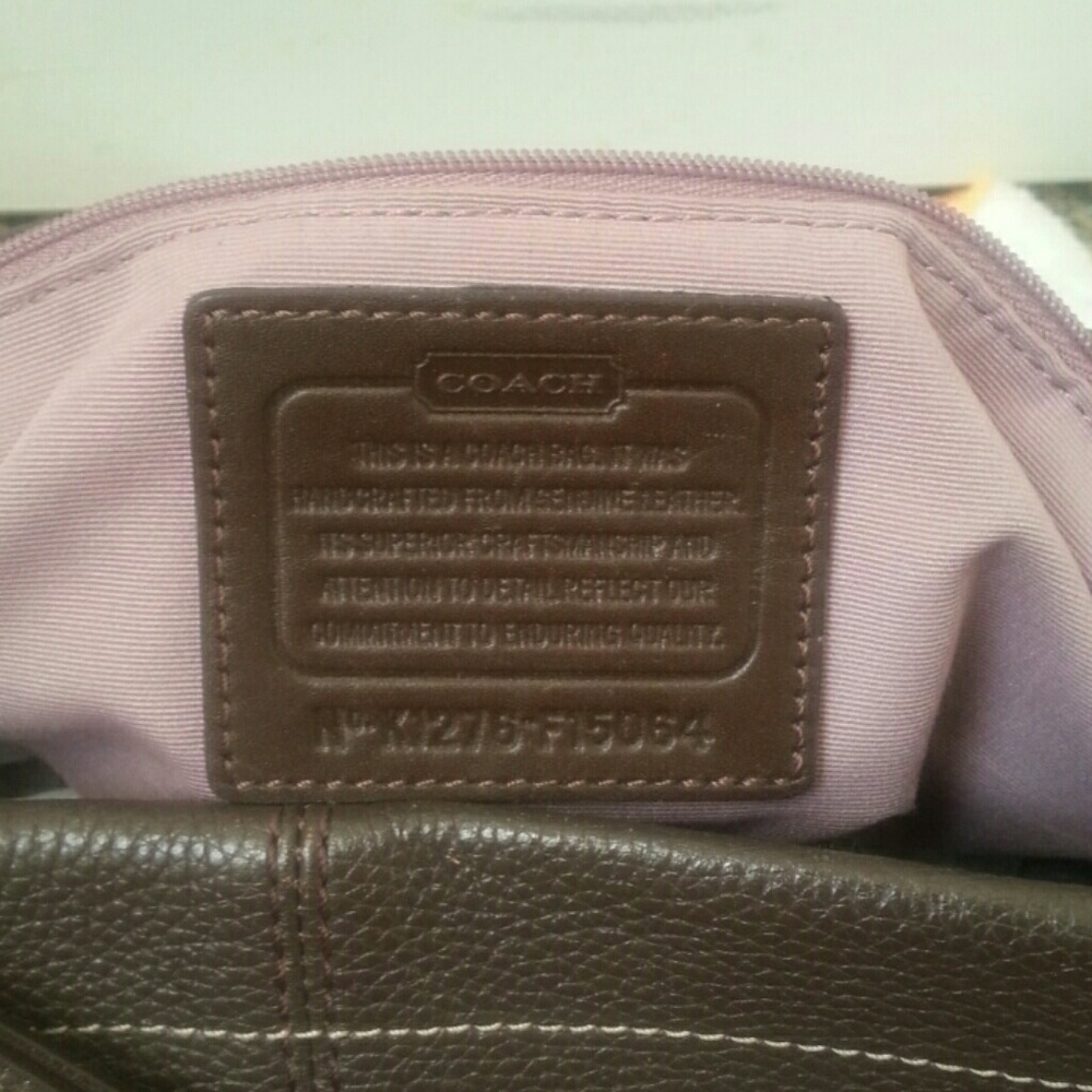 Authentic Coach bag in brown genuine leather.
