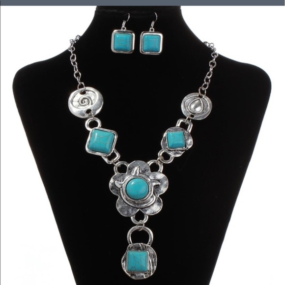 Beautiful 2 piece necklace set - Picture 1 of 4