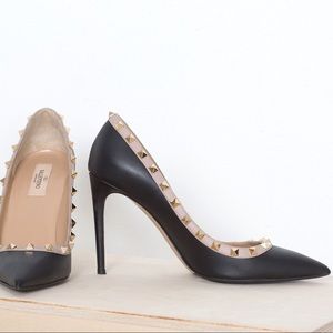 Valentino Rockstud nude & black heels sz 40 / 9/10 Valentino Rockstud nude & black heels sz 40 / 9/10