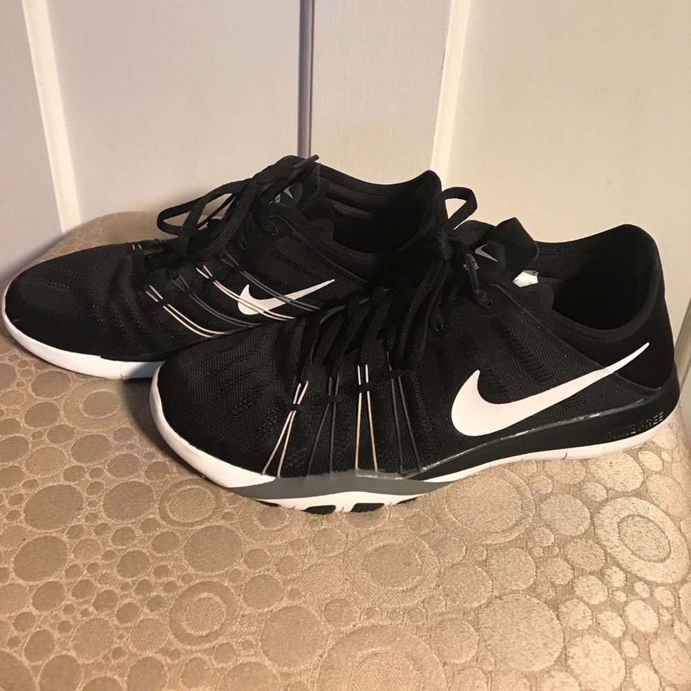 NIKE FREE TR 6 - WOMENS