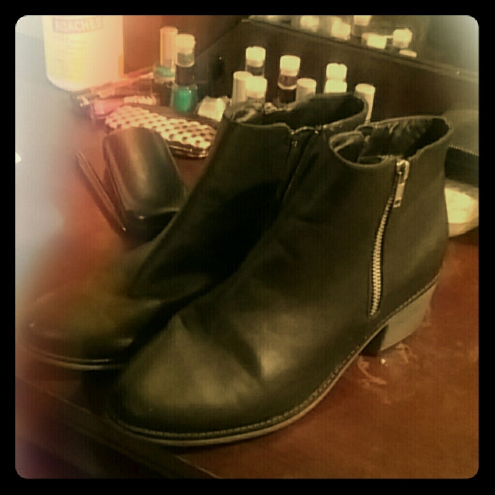 Black leather dress boots