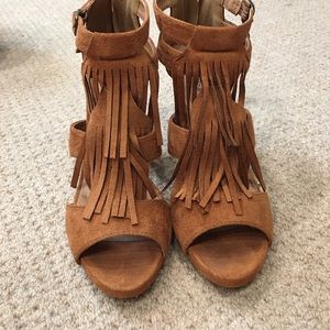 Fringe heels, shoes tan