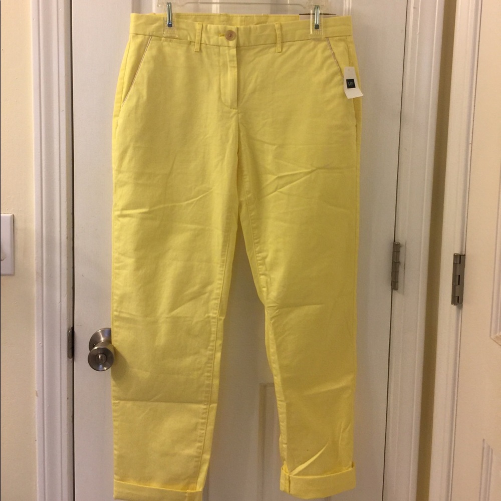 NWT Gap Broken-in Straight Khakis Sz 02