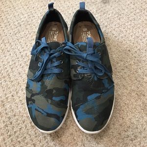Tom's shoes camo size 8