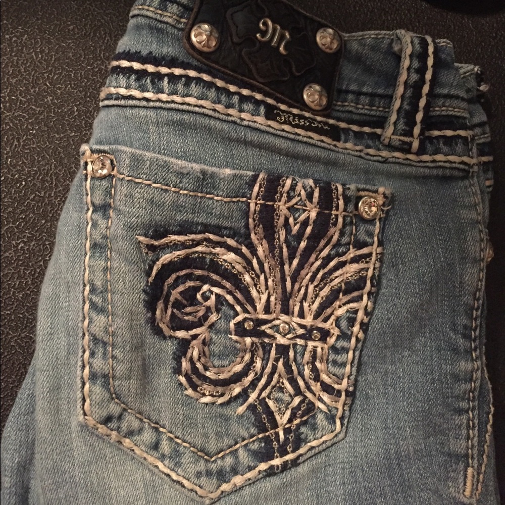 Miss Me Cropped Capri Jeans