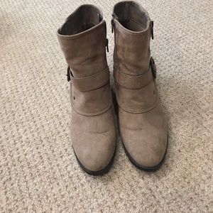 Unisa booties, wedge size 8 tan