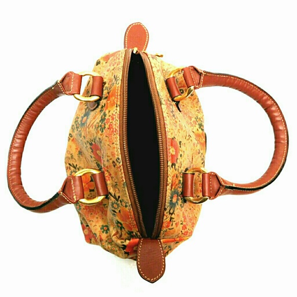 ๐SOLD๐BETTINA MADE IN ITALY SMALL BAG - Picture 3 of 7