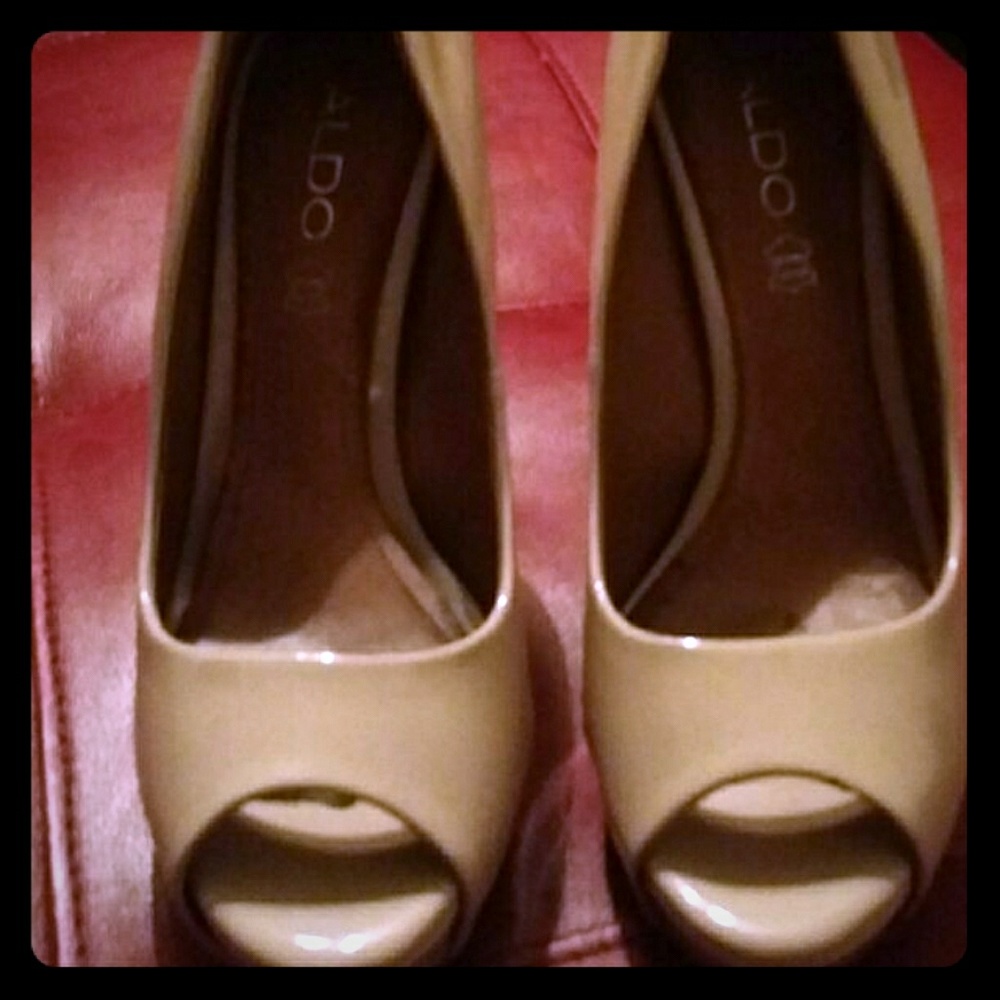 Aldo nude peep toe