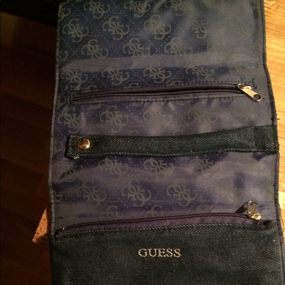 Guess new without tags wallet/clutch - Picture 1 of 2