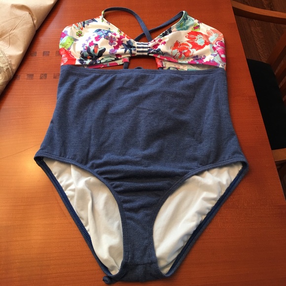 Splendid One Piece Cutout Swimsuit - Picture 2 of 5